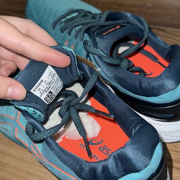 NWT DISCONTINUED GEL-KAYANO 27’s - Picture 6 of 8